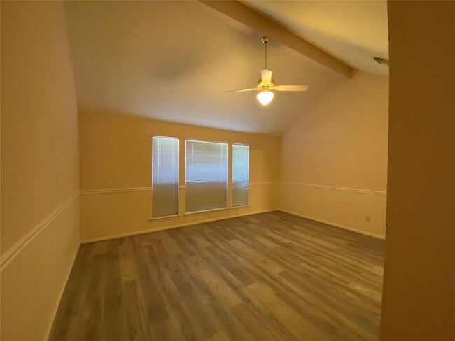 215 W New Meadows Dr in Sugar Land, TX - Building Photo - Building Photo