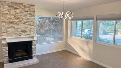 22 Latitude Ct in Newport Beach, CA - Foto de edificio - Building Photo