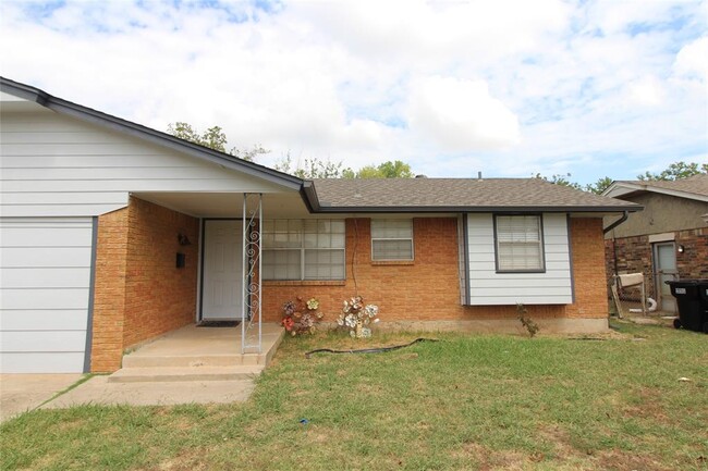 1017 SW 3rd St in Moore, OK - Foto de edificio - Building Photo