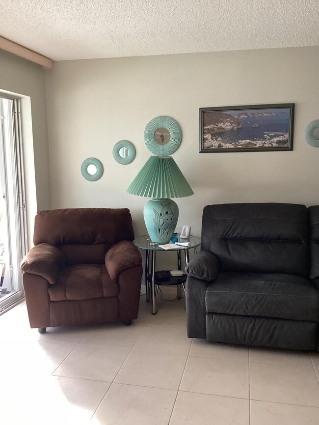 1225 S Lakes End Dr in Fort Pierce, FL - Building Photo - Building Photo