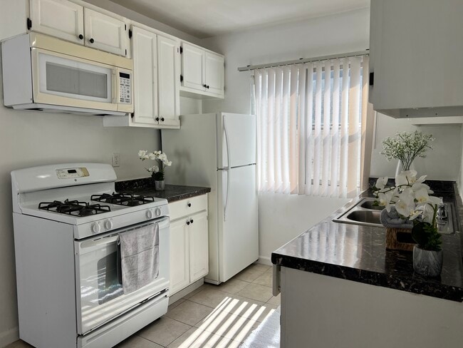 1330 S Wilton Pl, Unit apt 9