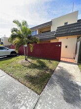 8325 SW 137th Ave in Miami, FL - Foto de edificio - Building Photo