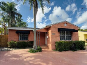 3172 McDonald St in Miami, FL - Building Photo - Building Photo