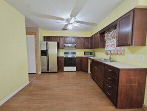 1005 N 26th St in Harlingen, TX - Building Photo - Building Photo