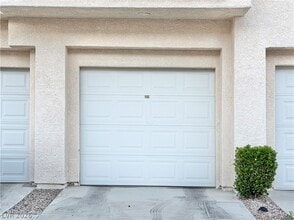 4930 Black Bear Rd in Las Vegas, NV - Building Photo - Building Photo