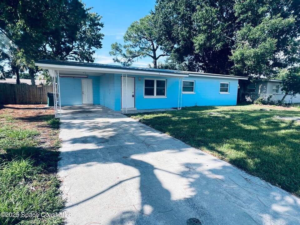 130 Moore Ave in Merritt Island, FL - Building Photo