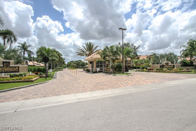 13520 Southampton Dr in Bonita Springs, FL - Foto de edificio - Building Photo