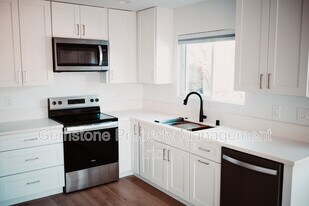 5263 Tipton St in San Diego, CA - Building Photo