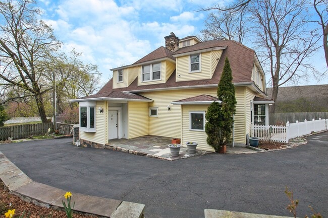 property at 52 Bruce Park Dr