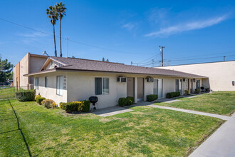 205-226 W Jackson St in Rialto, CA - Building Photo - Building Photo