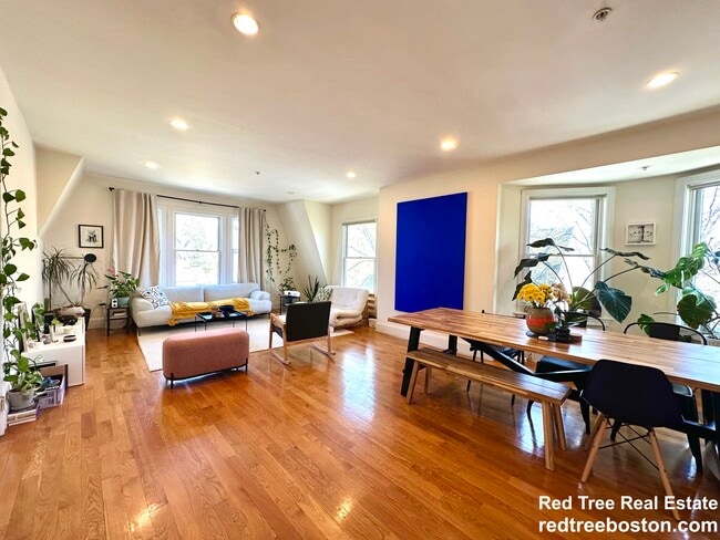 14 Selkirk Rd, Unit 3
