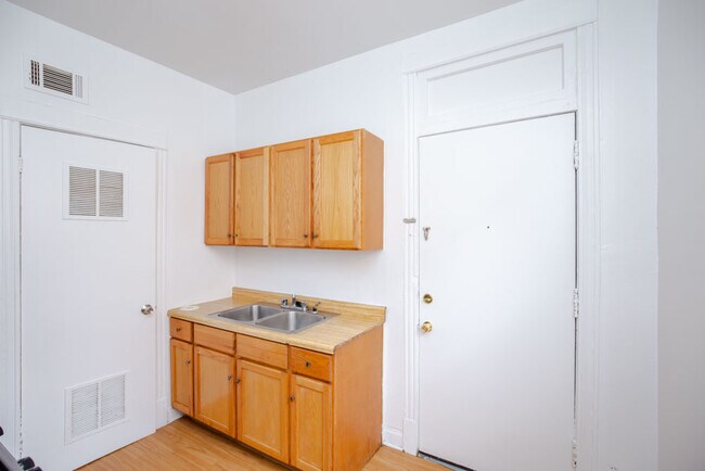 6248 S Western Ave-Unit -6248-2M in Chicago, IL - Building Photo - Building Photo