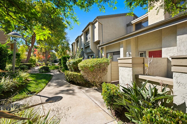 3216 Caminito Eastbluff, Unit 65 in La Jolla, CA - Building Photo - Building Photo