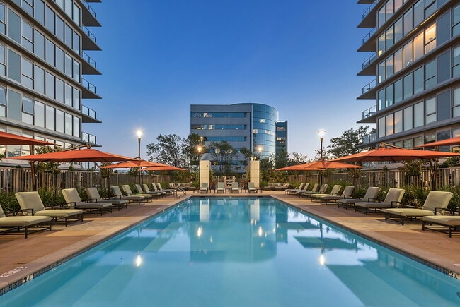 Century Towers in San Jose, CA - Foto de edificio - Building Photo