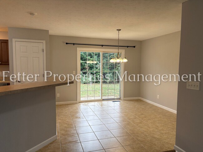 10655 Tecumseh Dr in Newburgh, IN - Foto de edificio - Building Photo