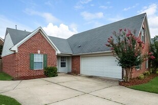 10716 Ridgefield Dr in Olive Branch, MS - Building Photo