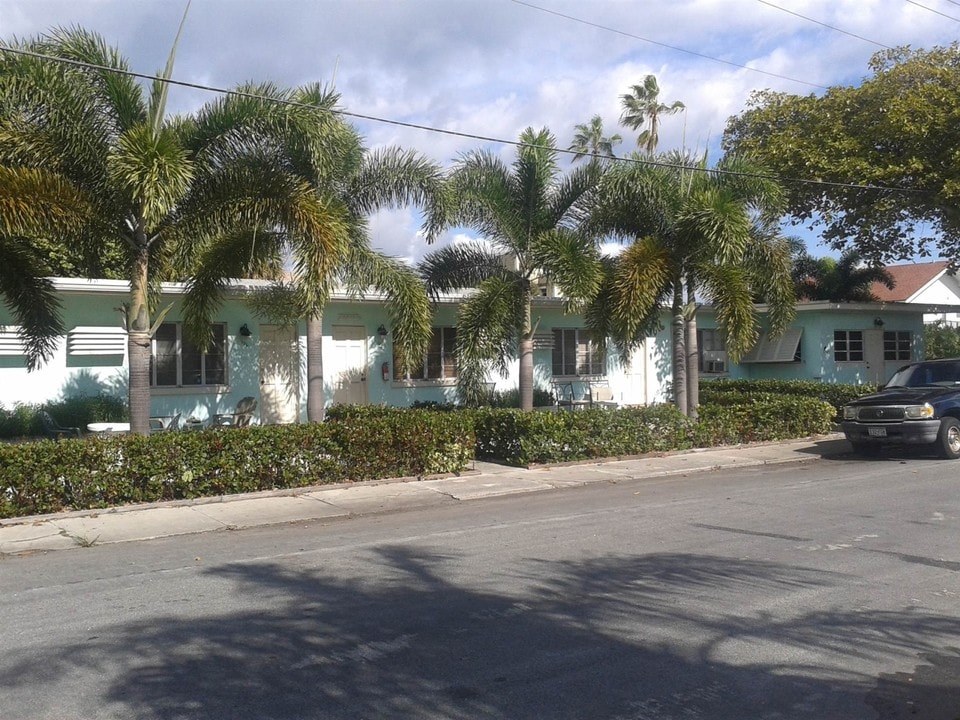 100 3rd Ave S in Lake Worth, FL - Foto de edificio