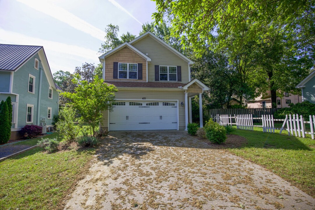 431 NE Broad St in Southern Pines, NC - Building Photo