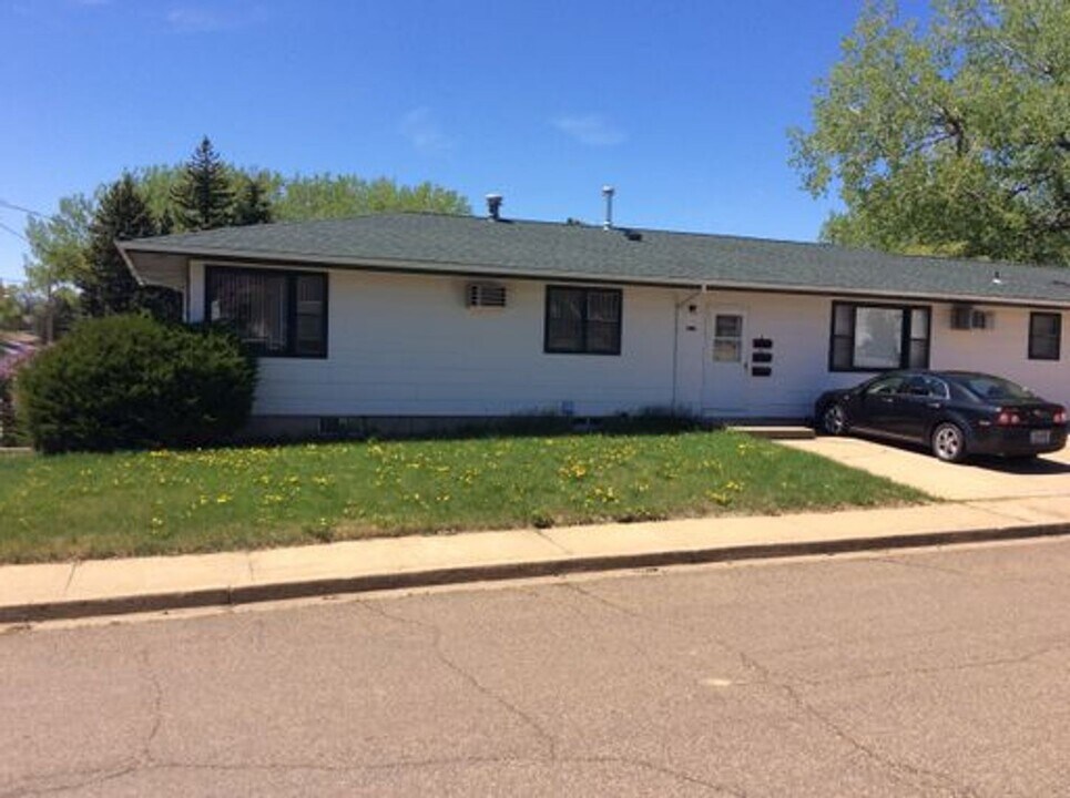 331 9th Ave E in Dickinson, ND - Building Photo