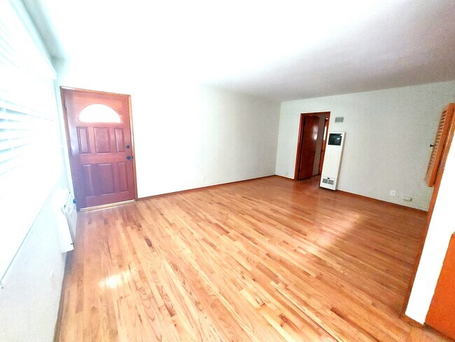 10647 Sherman Grove Ave in Los Angeles, CA - Building Photo - Building Photo