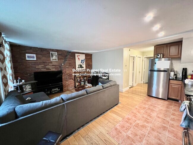 104 Saint Botolph St, Unit 2 in Boston, MA - Building Photo - Building Photo
