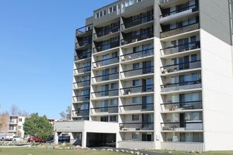 Cumberland Towers in Lethbridge, AB - Building Photo - Building Photo