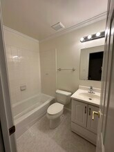 6352 Montrose Rd in North Bethesda, MD - Foto de edificio - Building Photo