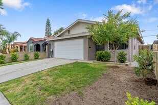 1427 E 55th St in Long Beach, CA - Building Photo