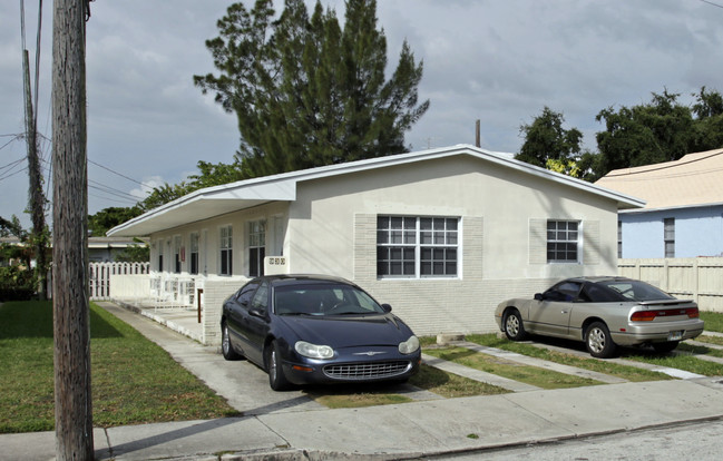 930-940 SW 4th Ave in Miami, FL - Foto de edificio - Building Photo