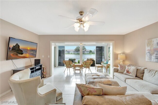 13061 Hamilton Harbour Dr, Unit R8 in Naples, FL - Building Photo - Building Photo