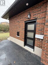 10 Fisher Crescent in Hamilton, ON - Building Photo - Building Photo