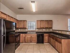 2337 Brianna Dr in Hampton, GA - Building Photo - Building Photo