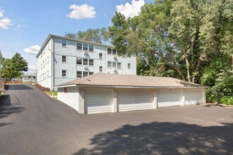 Remodeled L&E Apartments in St. Louis Park, MN - Building Photo - Building Photo