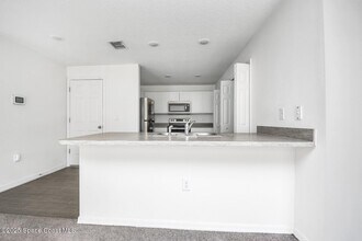 3262 Warsaw Ave SE in Palm Bay, FL - Foto de edificio - Building Photo