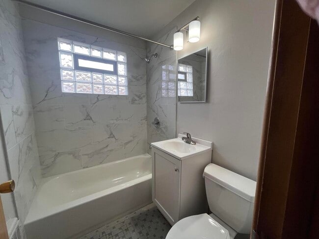 4934 W Forest Home Ave in Milwaukee, WI - Building Photo - Building Photo