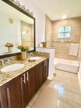 12115 SW 5th Ct in Pembroke Pines, FL - Building Photo - Building Photo