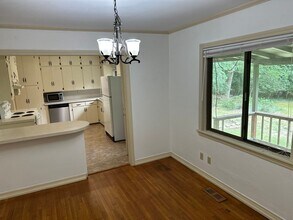 1655 W Markham Rd in Fayetteville, AR - Building Photo - Building Photo