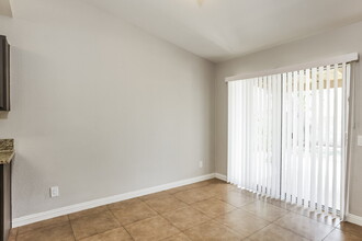 10107 W Roma Ave in Phoenix, AZ - Building Photo - Building Photo