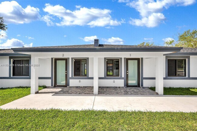 673 NW 14th St in Florida City, FL - Building Photo - Building Photo