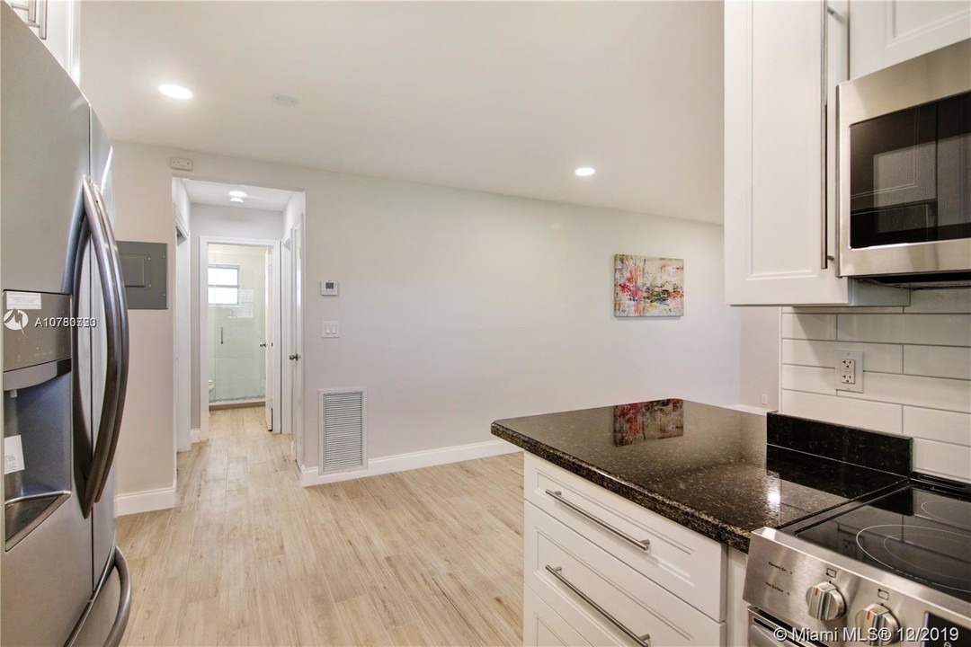 624 NE 10th Ave-Unit -4 in Fort Lauderdale, FL - Building Photo