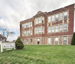 1-41C E 8th St in Elmira Heights, NY - Building Photo