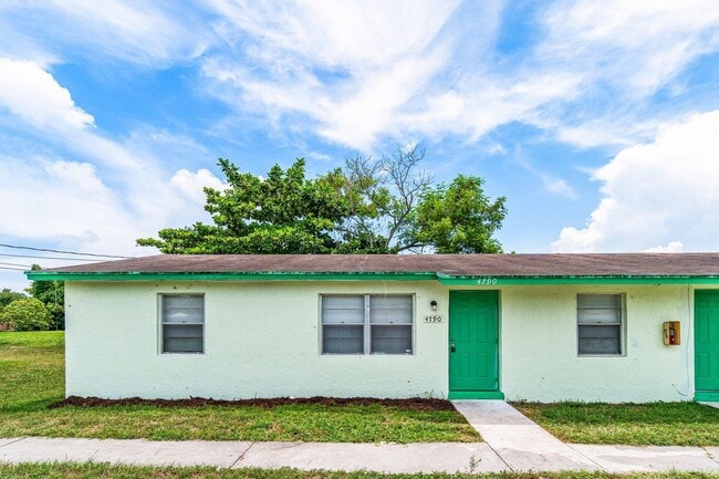 property at 4790 Gulfstream Rd