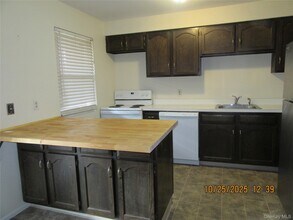 41 Weathervane Dr in Washingtonville, NY - Building Photo - Building Photo