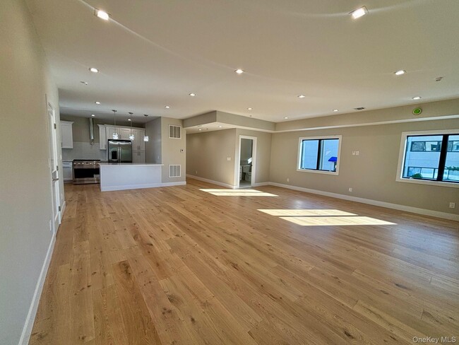 159 Harrison Ave in Mineola, NY - Foto de edificio - Building Photo