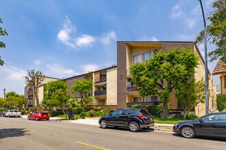 365 Burchett St in Glendale, CA - Foto de edificio - Building Photo