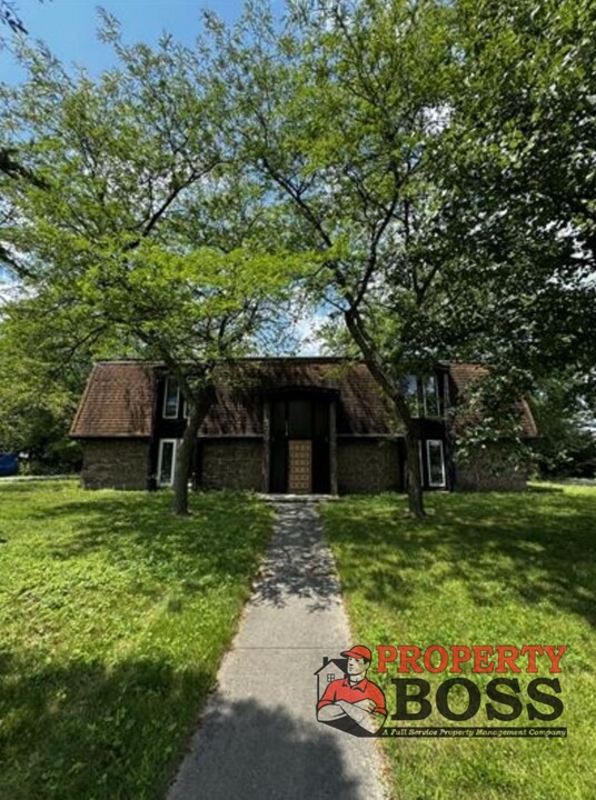 7322 Noble St in Merrillville, IN - Building Photo