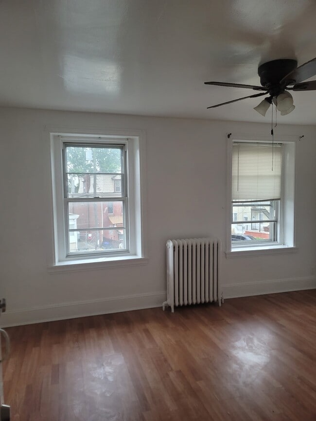 213 E Tabor Rd in Philadelphia, PA - Building Photo - Building Photo
