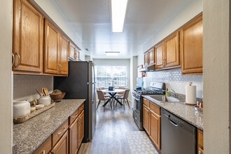 Green Plaza in Iselin, NJ - Building Photo - Interior Photo