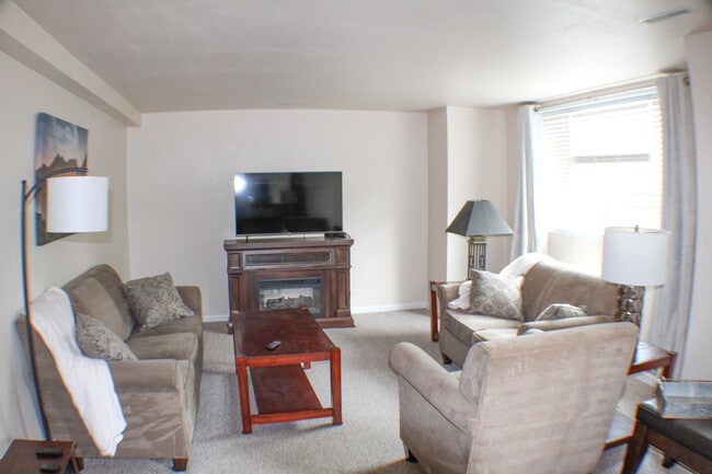 1902 E Avenue D, Unit 1902 and a half in Bismarck, ND - Building Photo - Building Photo
