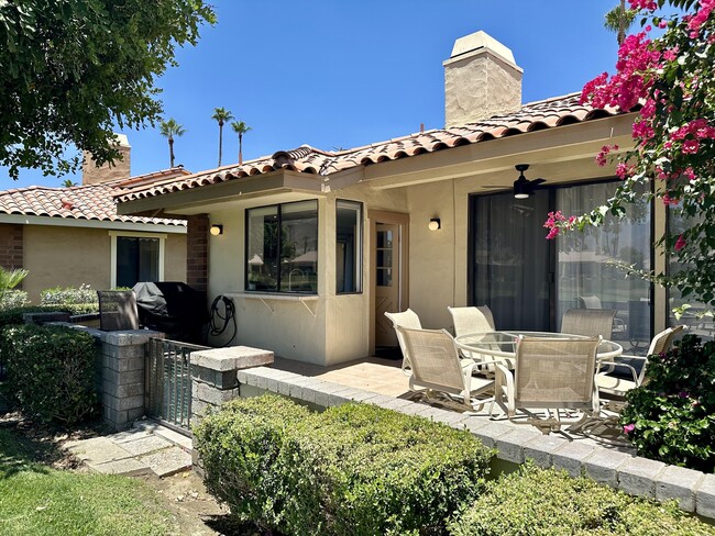 323 San Remo St in Palm Desert, CA - Foto de edificio - Building Photo